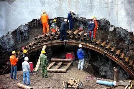 新河隧道钢花管支护案例